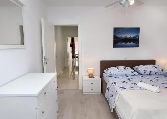 In Okrug Gornji With Sea View, Terrace, Air Conditioning, Wifi 5059-1 Trogir