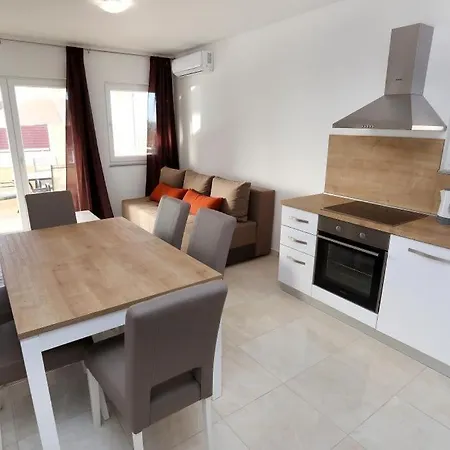 In Okrug Gornji With Sea View, Terrace, Air Conditioning, Wifi 5059-1 Τρογκίρ