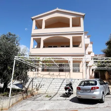 In Okrug Gornji With Sea View, Terrace, Air Conditioning, Wifi 5059-1 Τρογκίρ