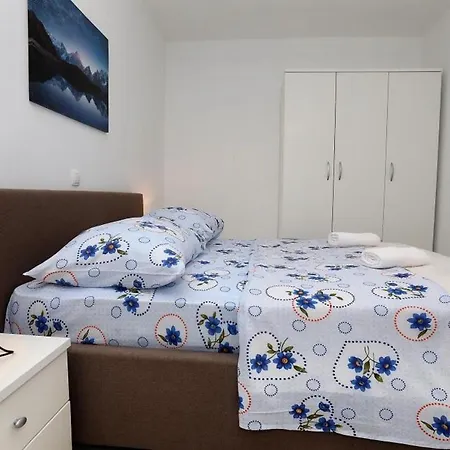 In Okrug Gornji With Sea View, Terrace, Air Conditioning, Wifi 5059-1 Τρογκίρ