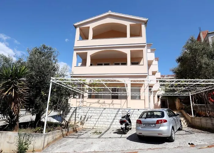 In Okrug Gornji With Sea View, Terrace, Air Conditioning, Wifi 5059-1 特罗吉尔