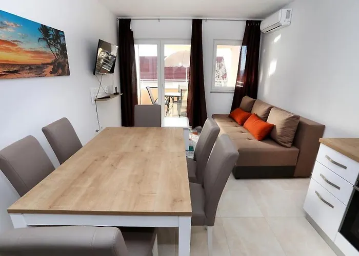 In Okrug Gornji With Sea View, Terrace, Air Conditioning, Wifi 5059-1 特罗吉尔