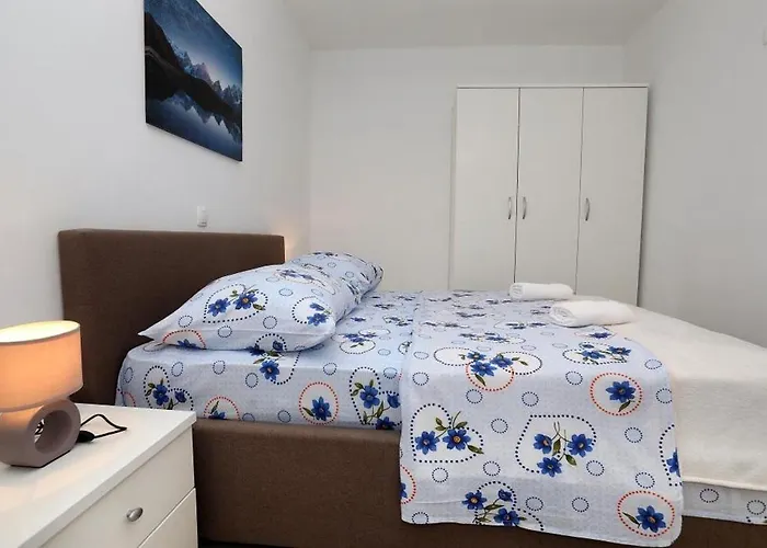 In Okrug Gornji With Sea View, Terrace, Air Conditioning, Wifi 5059-1 特罗吉尔